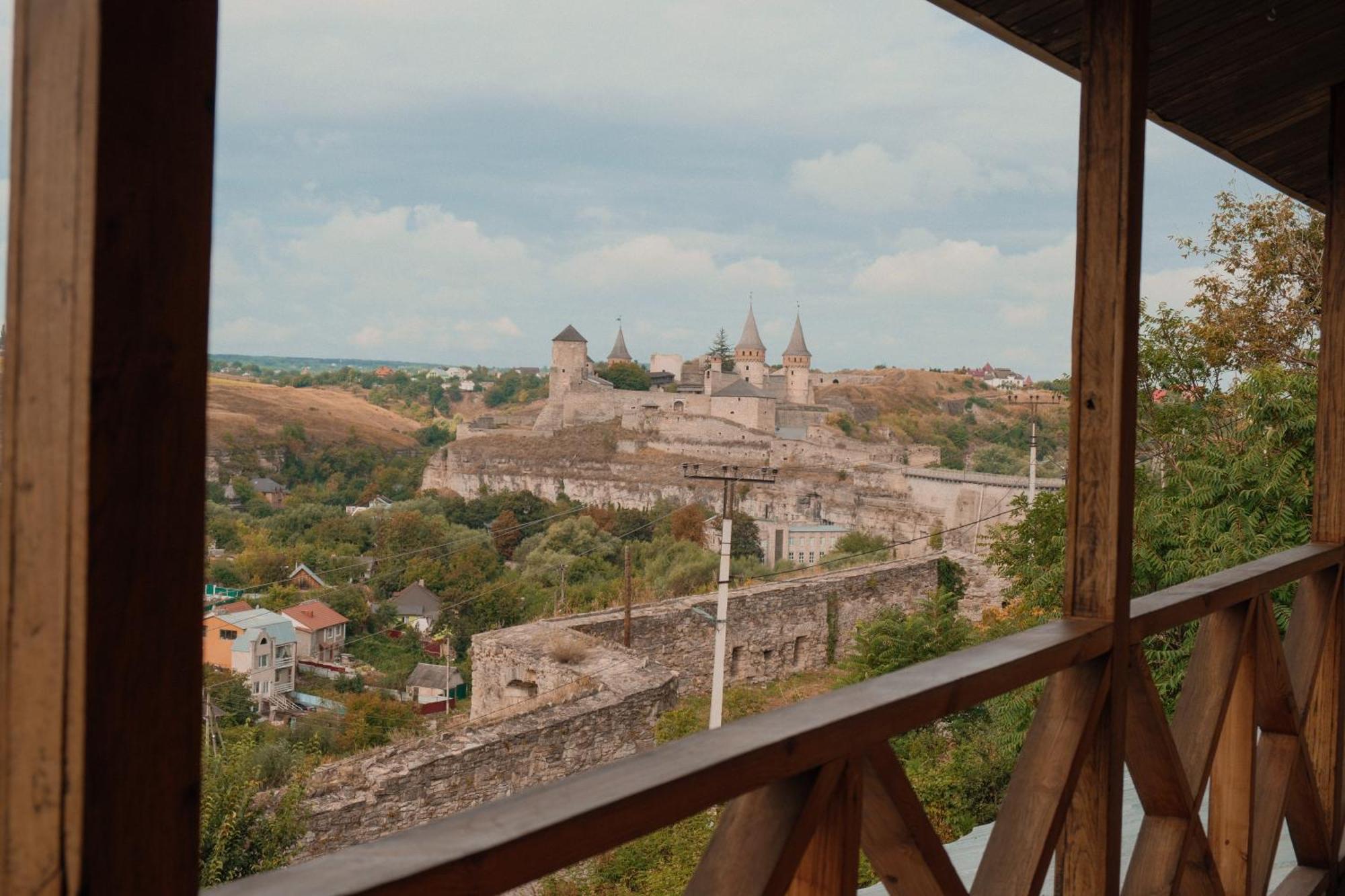 Будинок З Видом На Стару Фортецю Kamianets-Podilskyi Luaran gambar