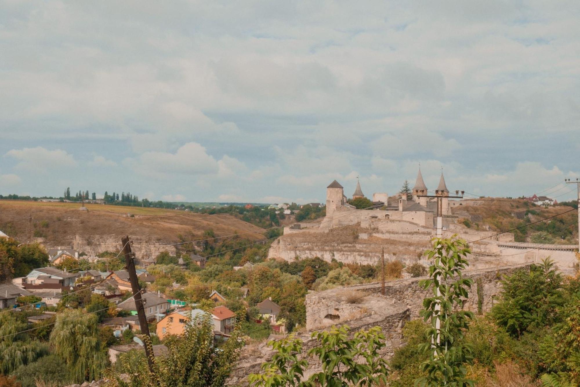 Будинок З Видом На Стару Фортецю Kamianets-Podilskyi Luaran gambar